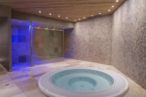 Location au ski Hôtel Koh I Nor - Val Thorens - Jacuzzi