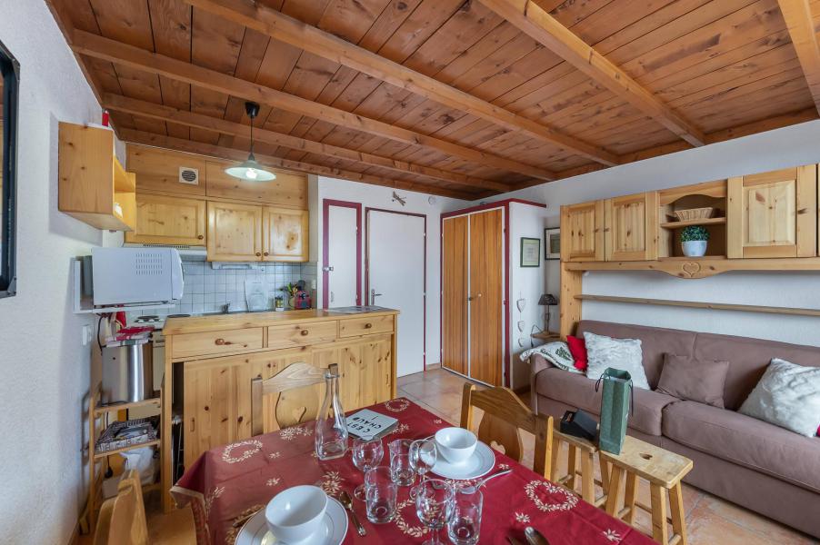 Rent in ski resort Studio sleeping corner 4 people (102) - La Résidence Lac Blanc - Val Thorens - Table