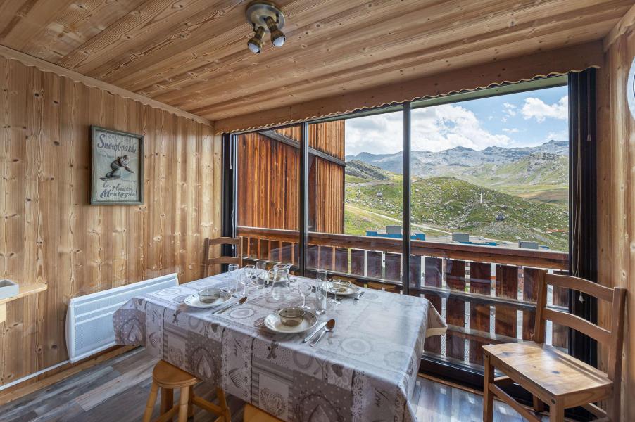 Rent in ski resort Studio sleeping corner 4 people (T7) - La Résidence le Sérac - Val Thorens - Table