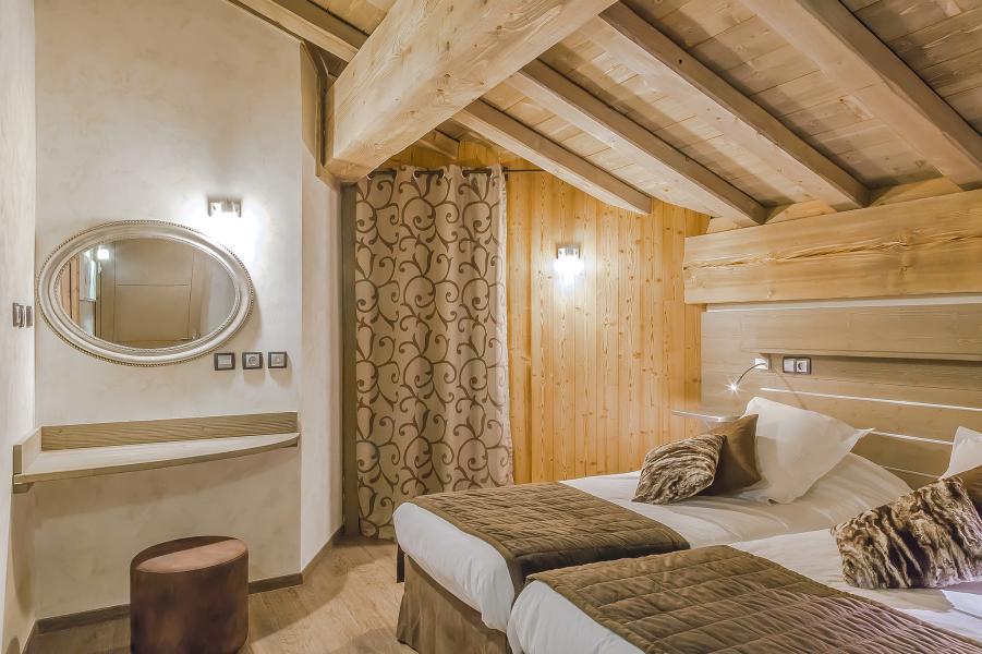 Rent in ski resort Les Balcons Platinium - Val Thorens - Bedroom under mansard