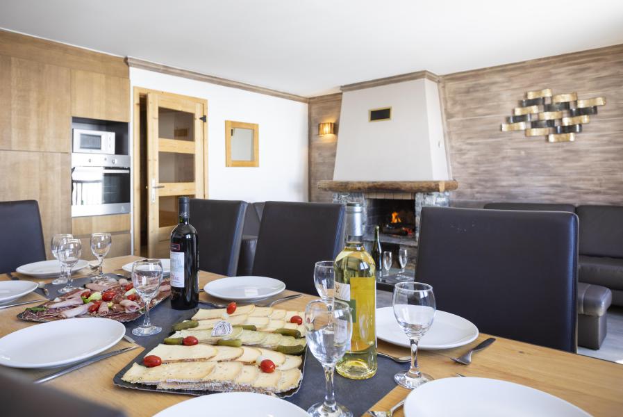 Rent in ski resort 5 room duplex apartment 8 people - Résidence Chalet des Neiges Hermine - Val Thorens - Table