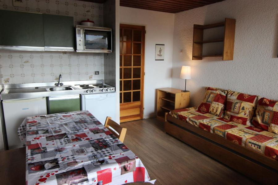 Rent in ski resort Studio cabin 4 people (M7) - Résidence le Sérac - Val Thorens - Living room