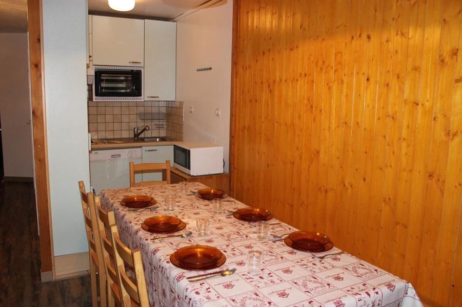Rent in ski resort 2 room apartment 6 people (B24) - Résidence Roc de Péclet - Val Thorens - Living room