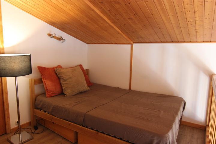 Rent in ski resort 2 room mezzanine apartment 6 people (75) - Résidence Roche Blanche - Val Thorens