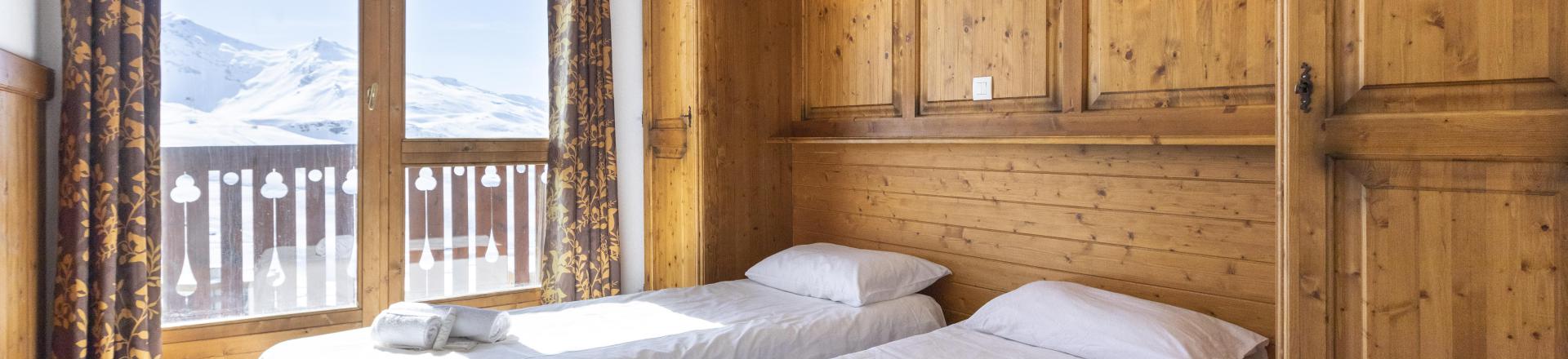 Rent in ski resort 13 room chalet 24 people (Bonhomme) - Résidence Chalet des Neiges Hermine - Val Thorens - Bedroom