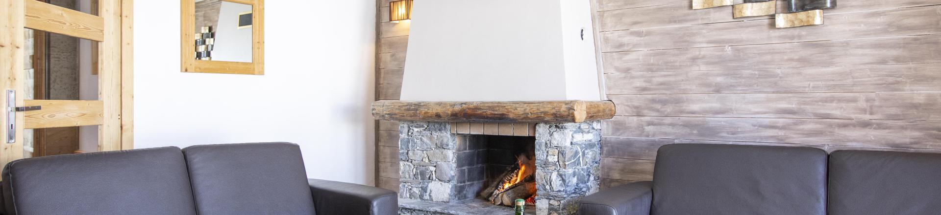 Rent in ski resort Résidence Chalet des Neiges Hermine - Val Thorens - Fireplace