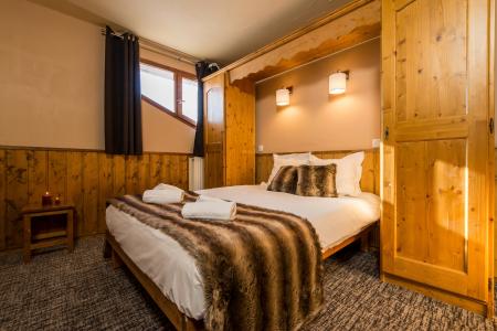 Rent in ski resort Chalet Val 2400 - Val Thorens - Bedroom