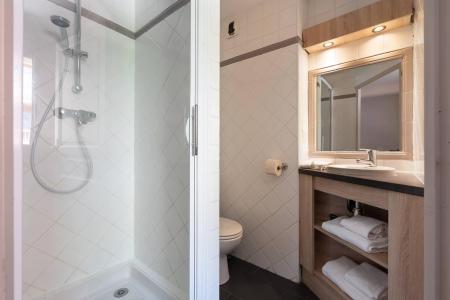 Rent in ski resort 4 room apartment 6 people (7) - Les Chalets de Rosaël - Val Thorens - Shower room