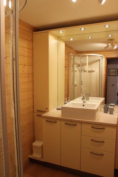 Rent in ski resort 3 room apartment 6 people (8) - Résidence Beau Soleil - Val Thorens - Shower room