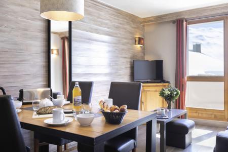 Rent in ski resort 3 room apartment 4 people - Résidence Chalet des Neiges Hermine - Val Thorens - Table