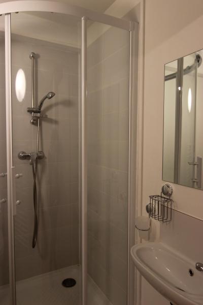 Rent in ski resort 3 room apartment 6 people (17) - Résidence Hauts de Chavière - Val Thorens - Shower room