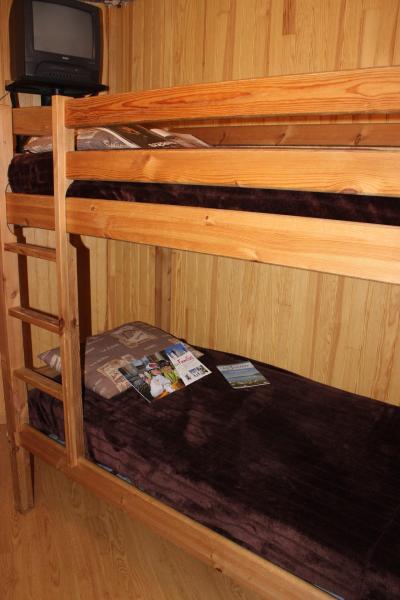 Rent in ski resort 3 room apartment cabin 6 people (B22) - Résidence Hauts de Chavière - Val Thorens - Bedroom