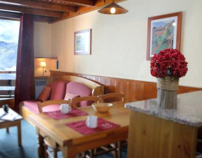 Rent in ski resort Résidence le Cheval Blanc - Val Thorens - Living room