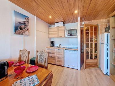 Rent in ski resort Studio cabin 4 people (I7) - Résidence Le Sérac - Val Thorens - Living room