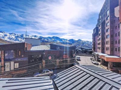 Rent in ski resort Résidence Les Olympiades - Val Thorens - Winter outside