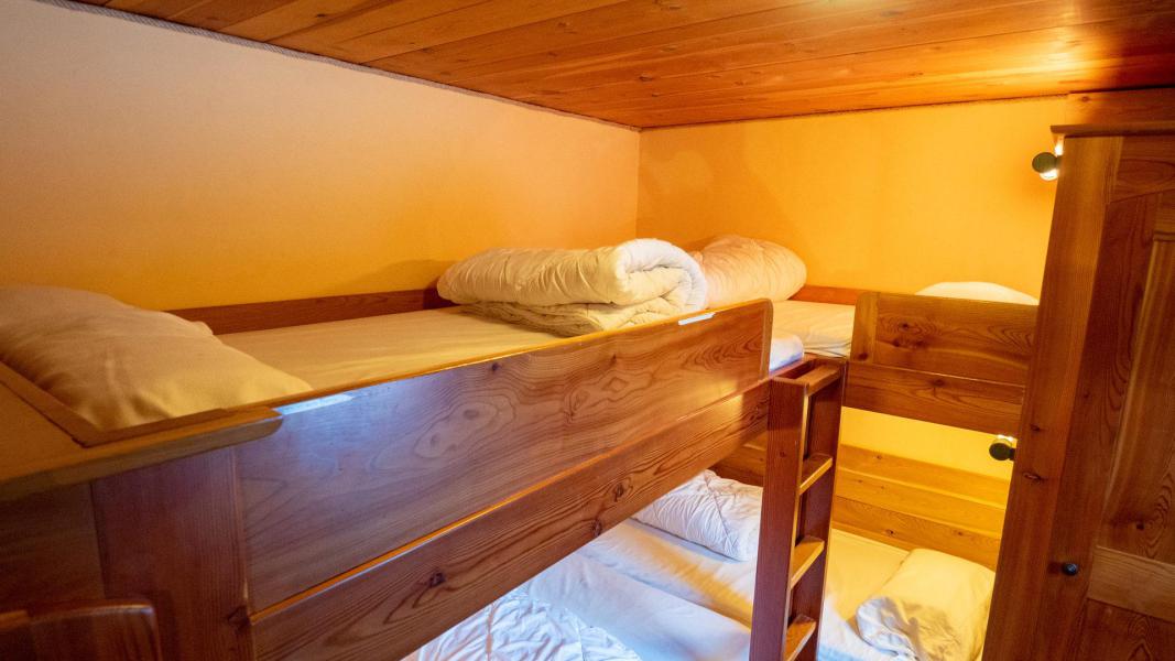 Rent in ski resort Chalet Albriet - Valfréjus - Bedroom