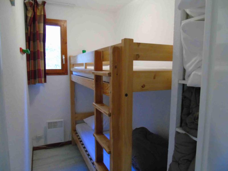 Rent in ski resort 3 room apartment cabin 6 people (E3) - Chalet Arrondaz - Valfréjus - Bunk beds