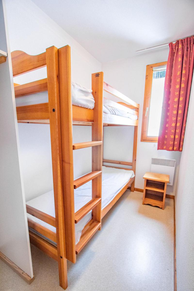 Rent in ski resort 2 room apartment cabin 6 people (H22) - Chalet d'Arrondaz - Valfréjus - Bunk beds