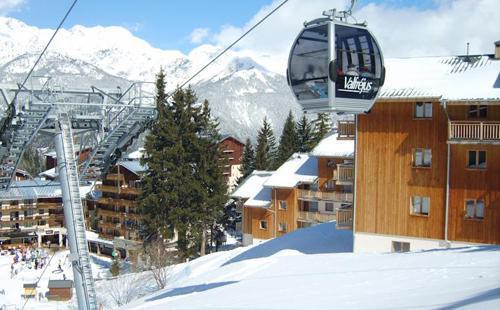 Holiday in mountain resort Chalet de Florence - Valfréjus - Winter outside