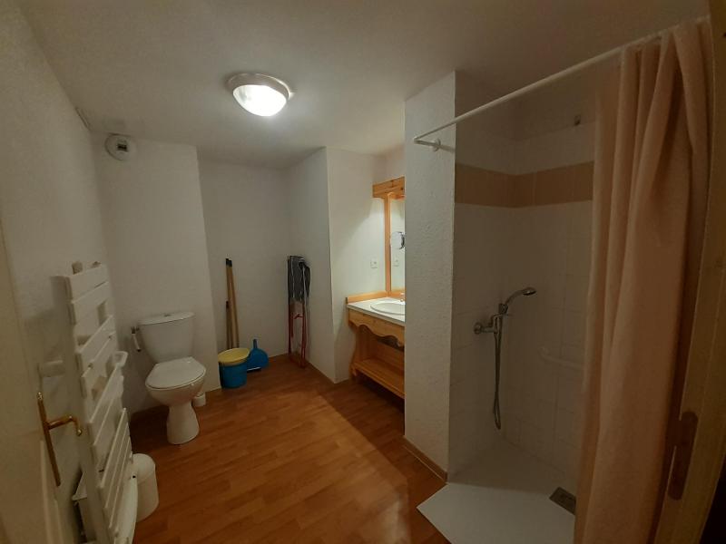 Rent in ski resort 2 room apartment 4 people (1-17) - Chalet Florence - Valfréjus - Shower room