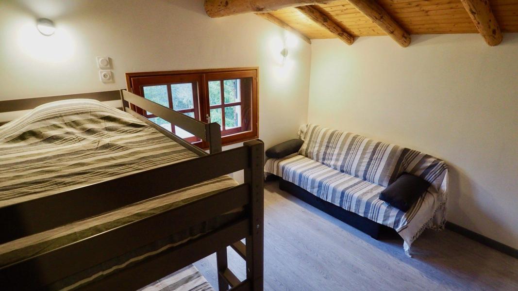 Rent in ski resort 5 room duplex chalet 6 people - Chalet Monin - Valfréjus - Bedroom