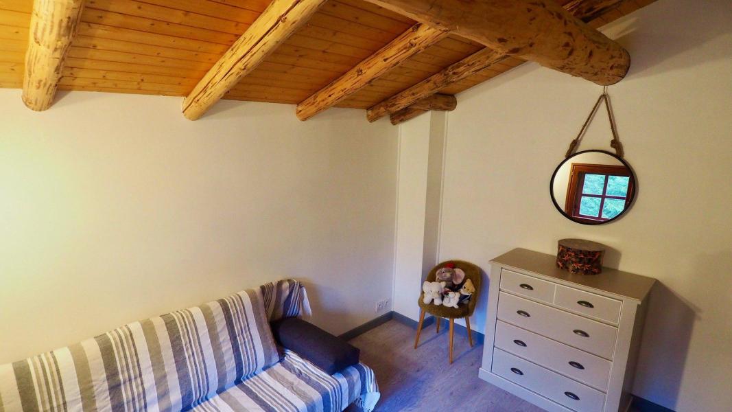 Rent in ski resort 5 room duplex chalet 6 people - Chalet Monin - Valfréjus - Bedroom