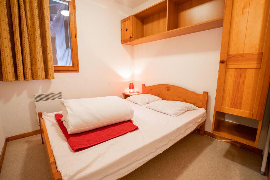 Rent in ski resort 2 room apartment cabin 6 people (J22) - Chalets d'Arrondaz - Valfréjus - Bedroom