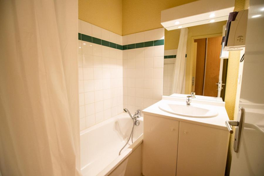 Rent in ski resort 2 room apartment 4 people (A231) - Chalets du Thabor - Valfréjus - Bathroom