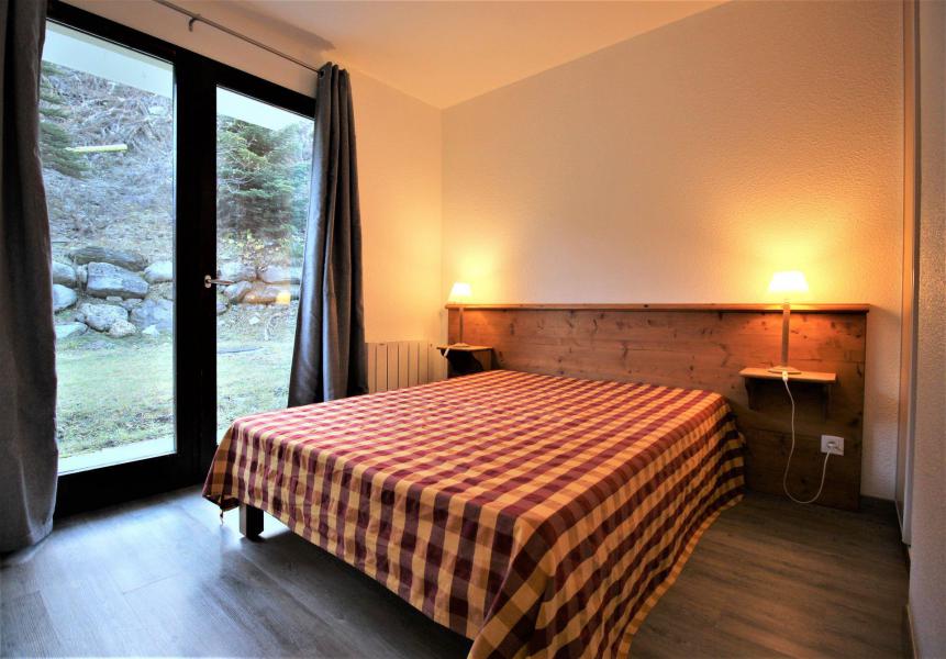 Rent in ski resort 3 room apartment cabin 8 people (46) - Chalets du Thabor - Valfréjus - Bedroom