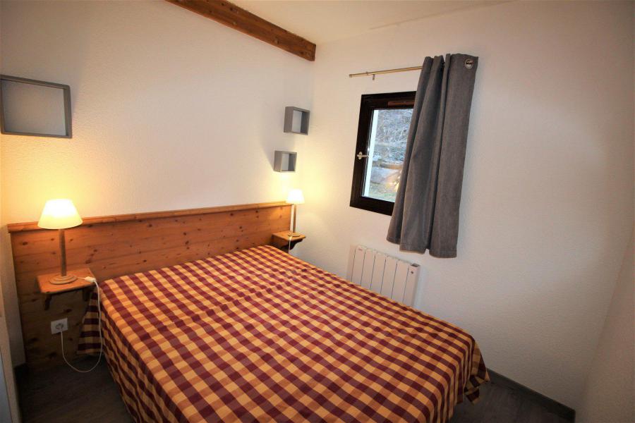 Rent in ski resort 3 room apartment cabin 8 people (46) - Chalets du Thabor - Valfréjus - Bedroom