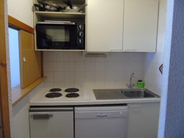 Rent in ski resort Studio 4 people (220) - Melezets 2 - Valfréjus - Kitchenette