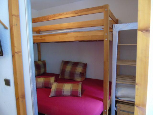 Rent in ski resort Studio cabin 4 people (106) - Melezets 2 - Valfréjus - Bunk beds