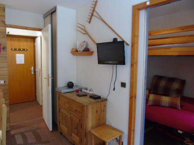 Rent in ski resort Studio cabin 4 people (106) - Melezets 2 - Valfréjus - Living room