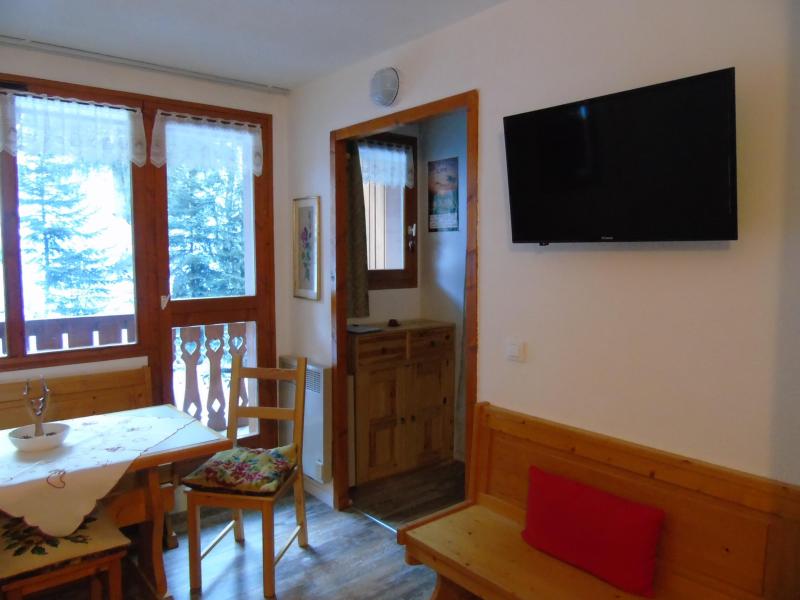 Rent in ski resort Studio cabin 4 people (327) - Melezets 2 - Valfréjus - Living room