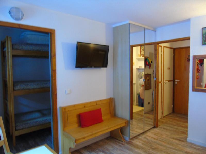 Rent in ski resort Studio cabin 4 people (327) - Melezets 2 - Valfréjus - Living room