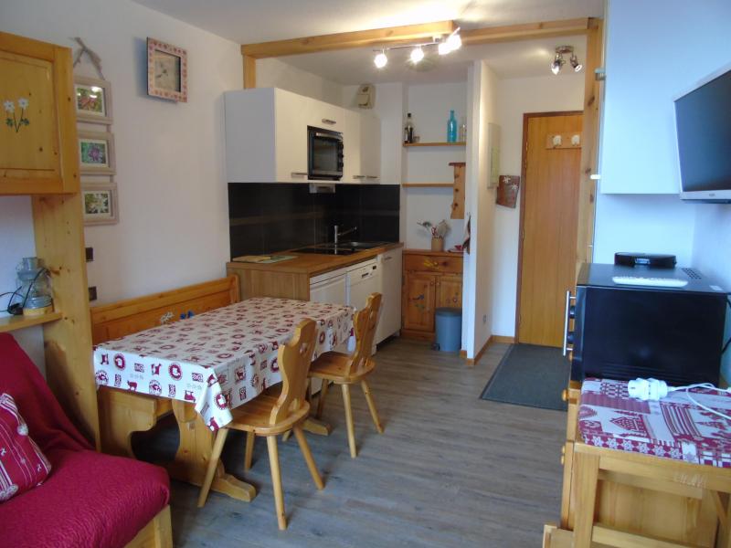 Rent in ski resort Studio cabin 4 people (332) - Melezets 2 - Valfréjus - Apartment