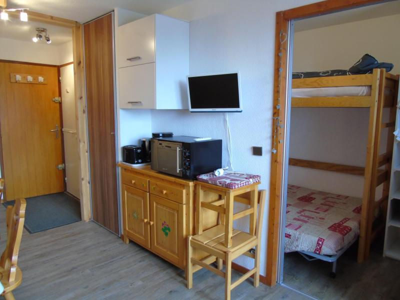 Rent in ski resort Studio cabin 4 people (332) - Melezets 2 - Valfréjus - Living room