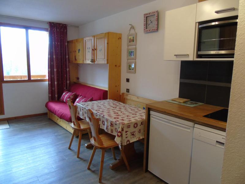 Rent in ski resort Studio cabin 4 people (332) - Melezets 2 - Valfréjus - Living room