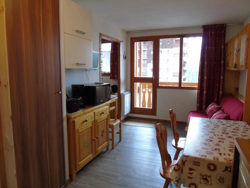 Rent in ski resort Studio cabin 4 people (332) - Melezets 2 - Valfréjus - Living room