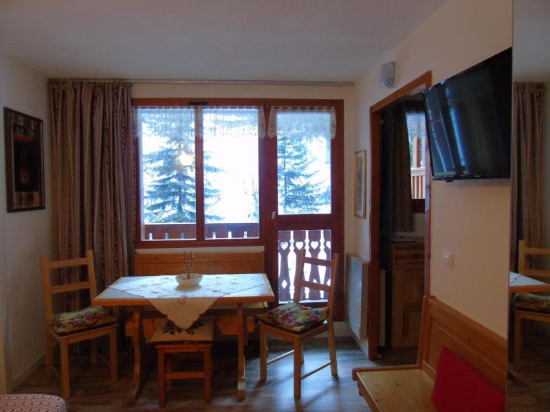 Rent in ski resort Studio cabin 4 people (M2-327) - Melezets 2 - Valfréjus - Living room