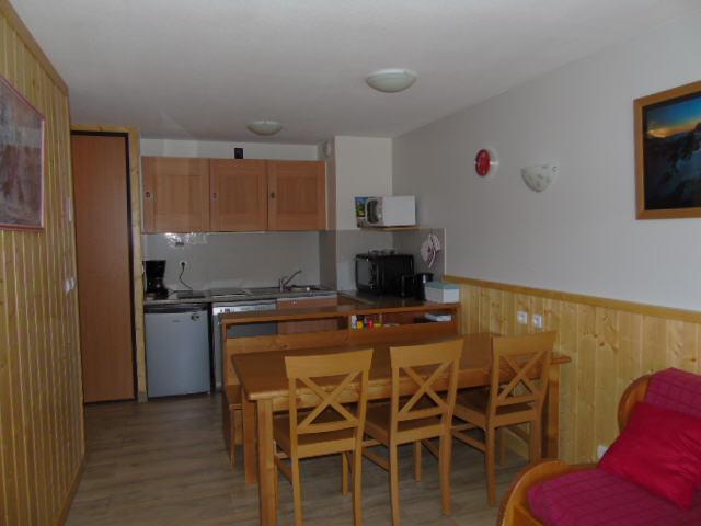 Rent in ski resort 2 room apartment sleeping corner 6 people (B10) - Résidence Belvédère Busseroles - Valfréjus - Living room