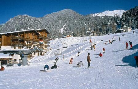 Rent in ski resort Résidence Chalet Club - Valfréjus - Winter outside