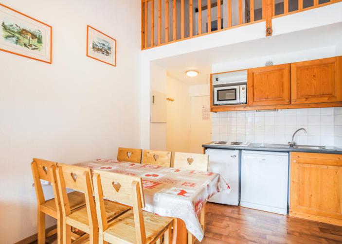 Rent in ski resort 3 room apartment 7 people (72) - Résidence Cheval Blanc - Valfréjus - Living room