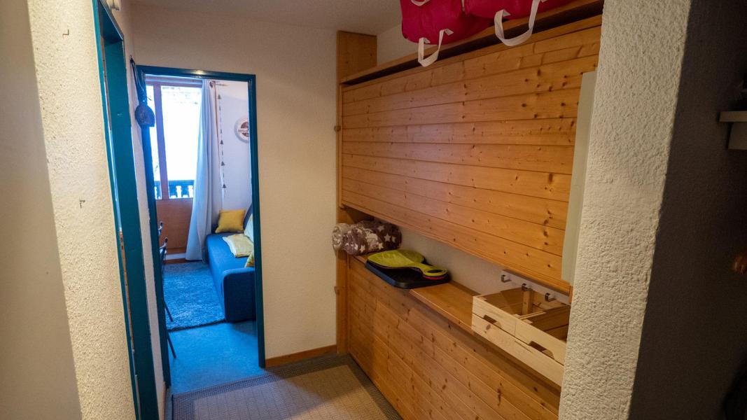 Rent in ski resort Studio sleeping corner 4 people (E214) - Résidence le Thabor - Valfréjus