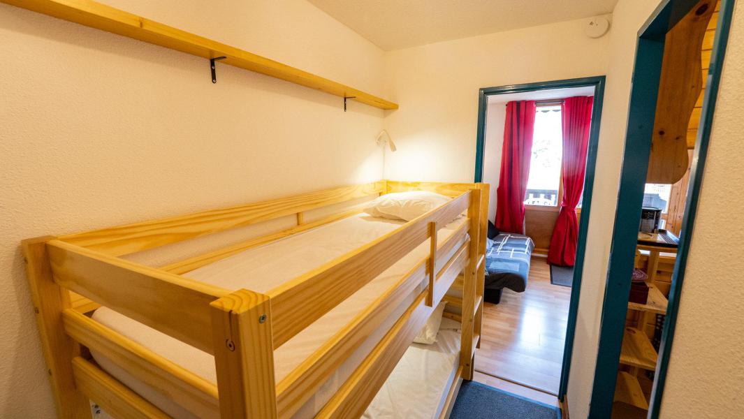 Rent in ski resort Studio sleeping corner 4 people (A-44) - Résidence le Thabor - Valfréjus - Bedroom