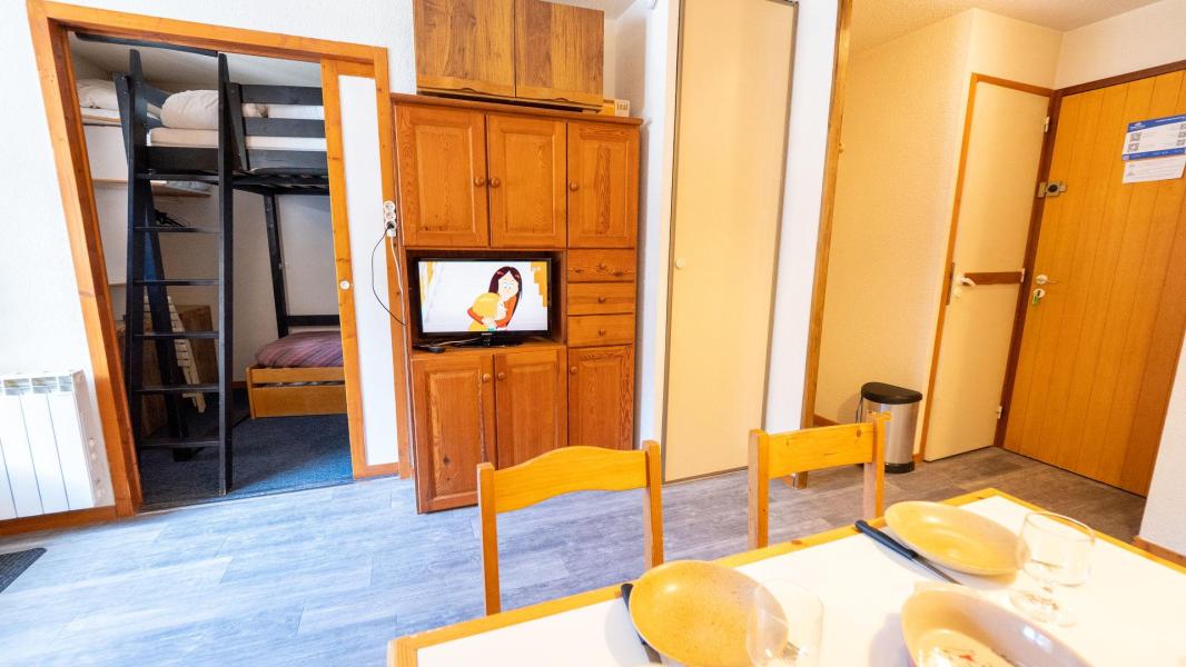 Rent in ski resort 2 room apartment 4 people (3-107) - Résidence les Mélezets - Valfréjus - Living room