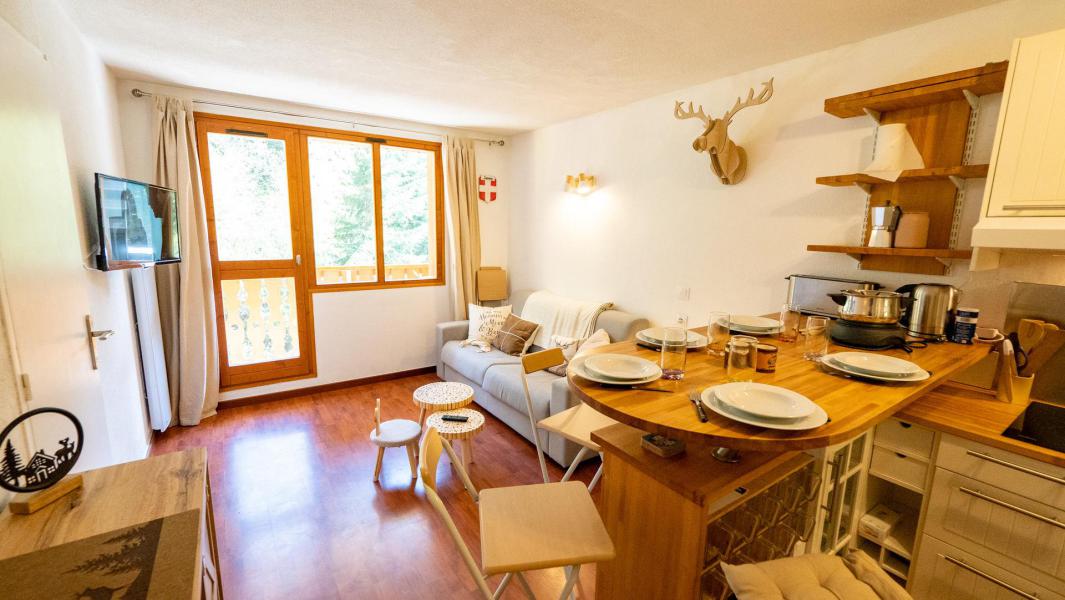 Rent in ski resort Studio cabin 5 people (1-337) - Résidence les Mélezets - Valfréjus - Living room