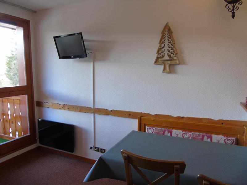 Rent in ski resort Studio 3 people (M1-342) - Résidence Melezets 1 - Valfréjus - Living room