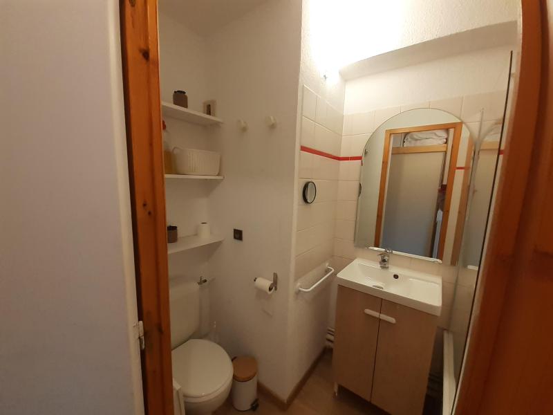 Rent in ski resort Studio 3 people (M1-457) - Résidence Melezets 1 - Valfréjus - Bathroom