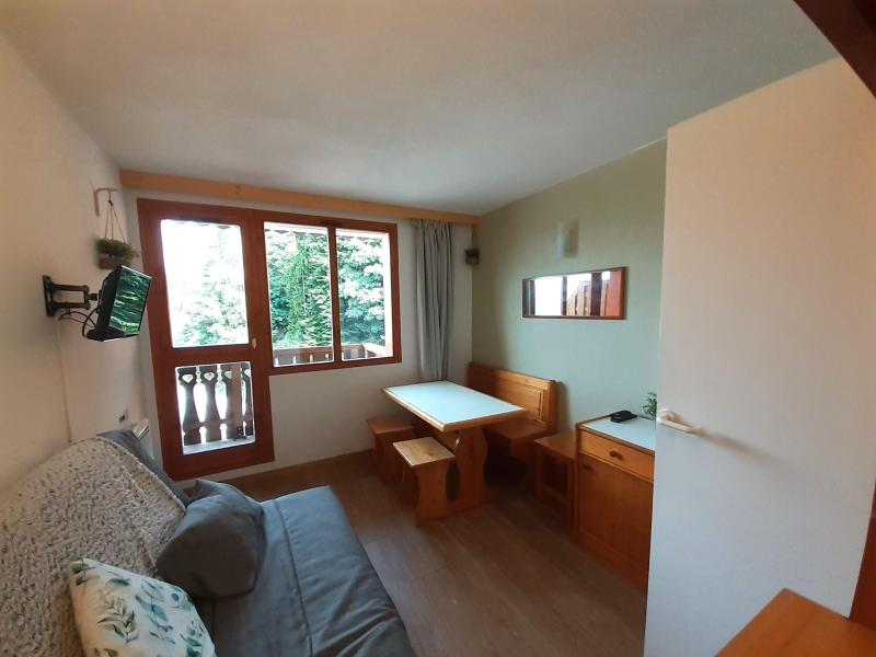 Rent in ski resort Studio 3 people (M1-457) - Résidence Melezets 1 - Valfréjus - Living room